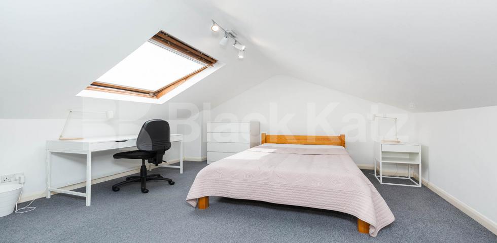 			6 Bedroom, 3 bath, 2 reception House			 Duckett Road, HARRINGAY - HORNSEY